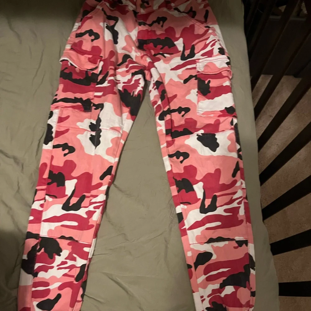 Pink cargo pants - Picture 1 of 3